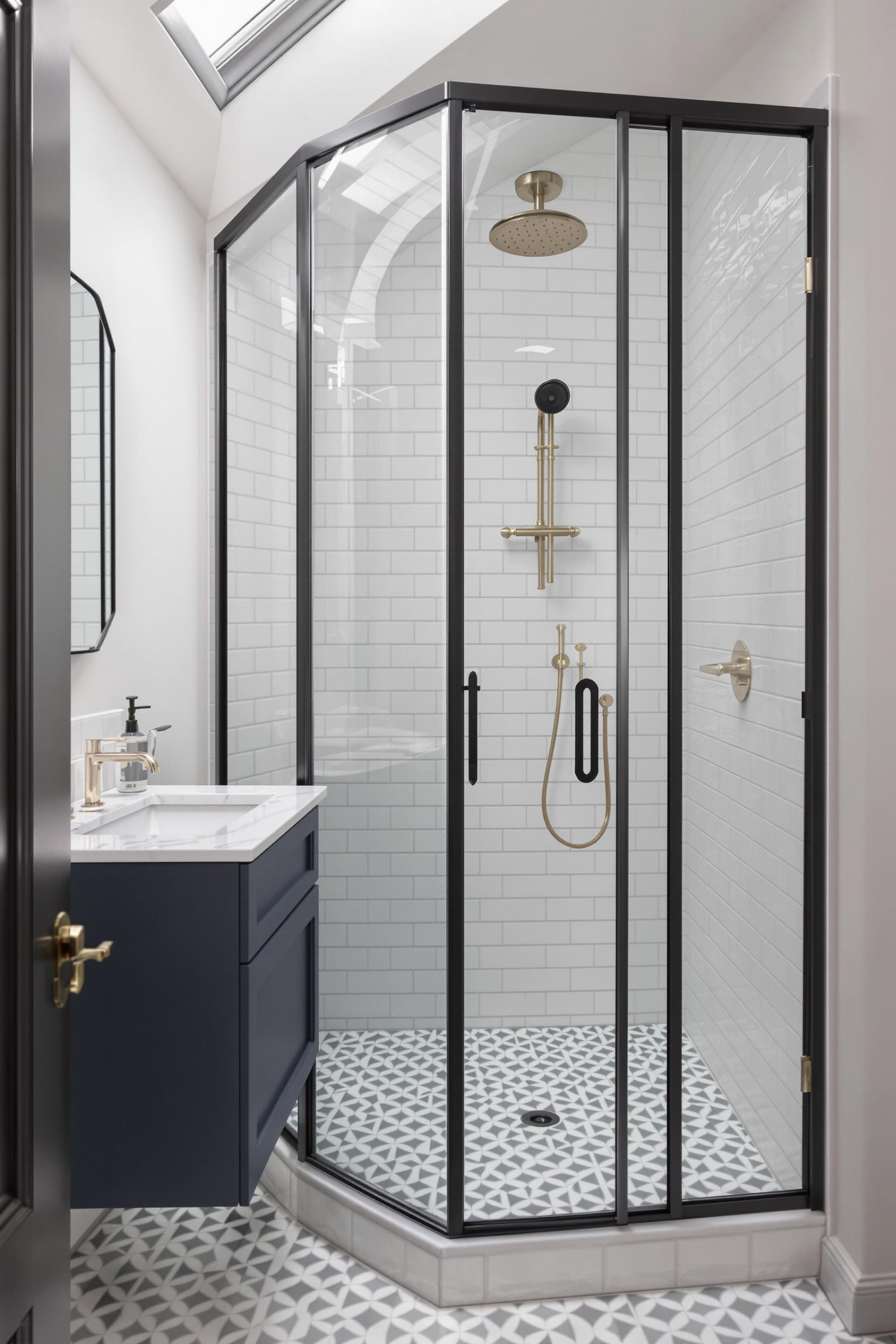 Modern Elegance Shower Design