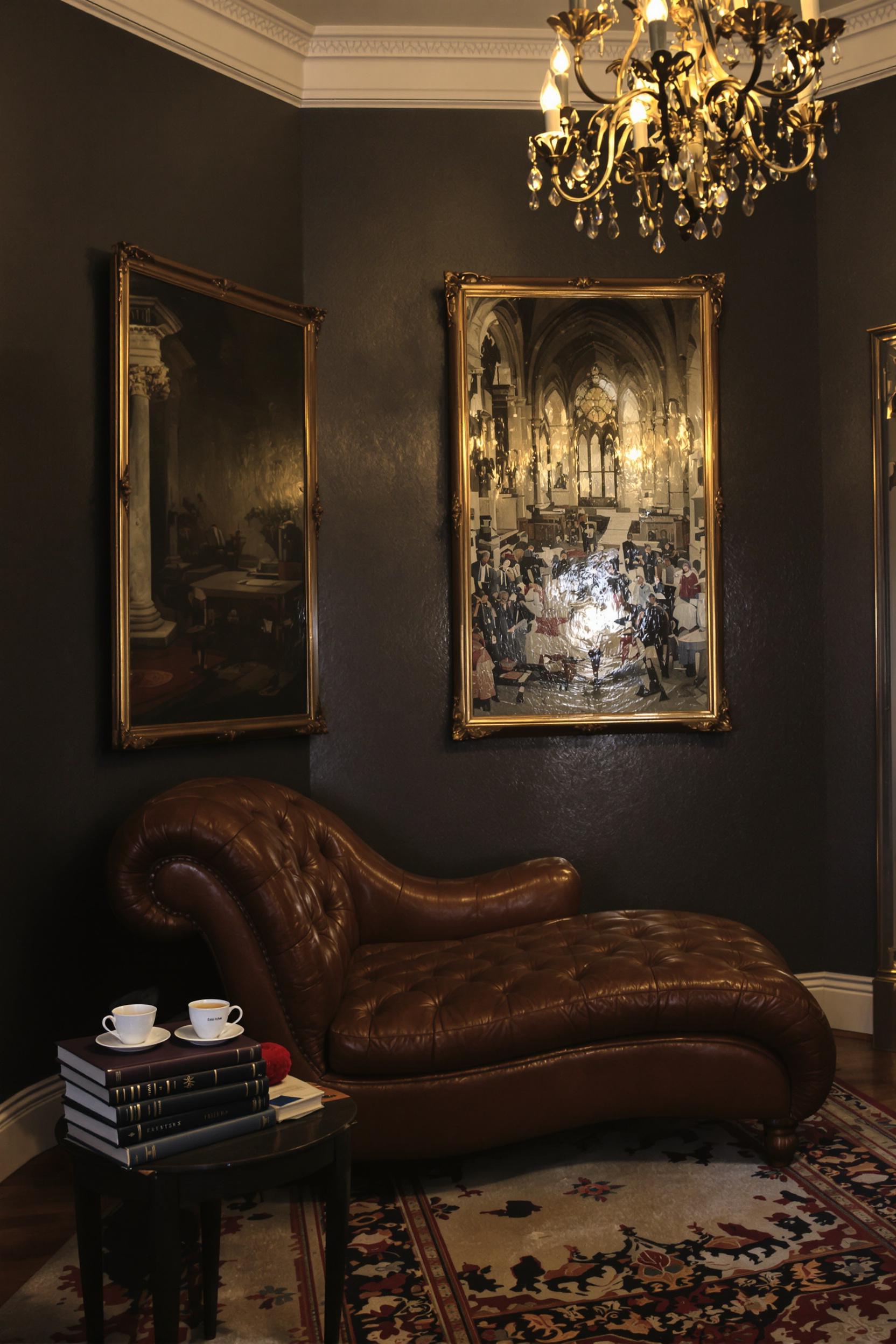 Cozy Vintage Lounge Vibes